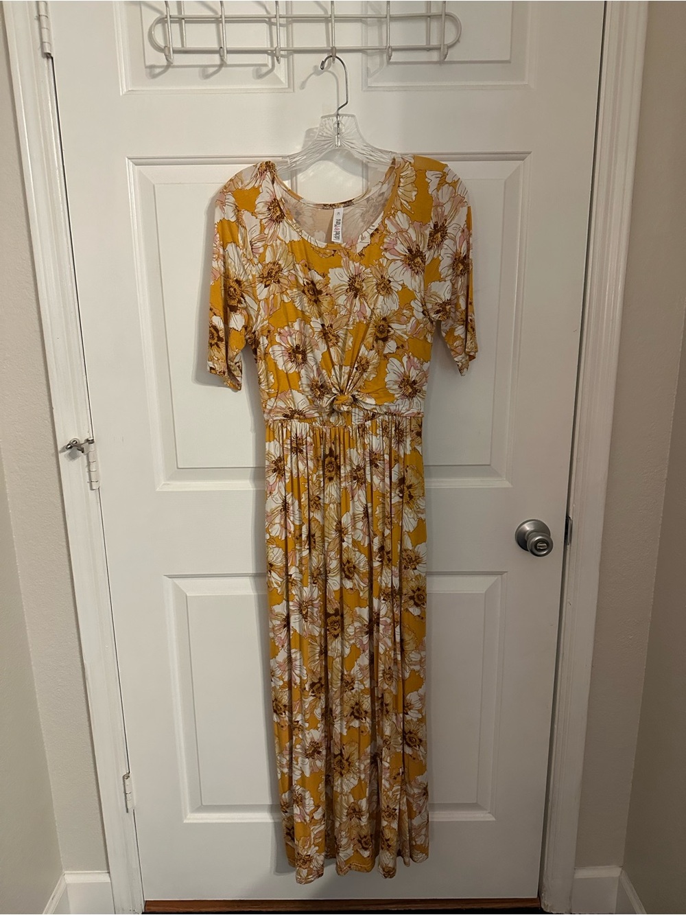 Latched Mama Medium Yellow Floral Knot-Front Maxi Dress - Nursing / Maternity